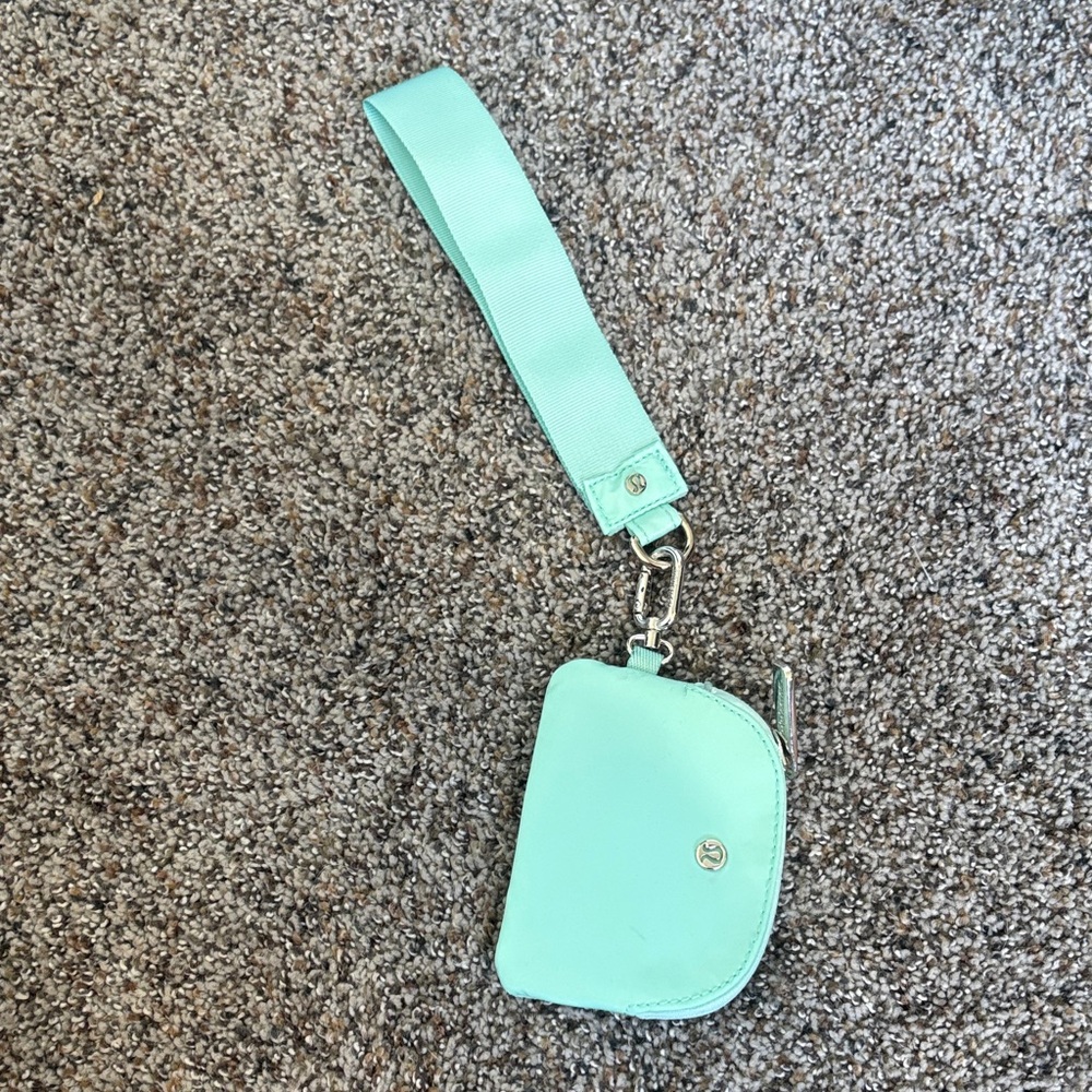 Mint Green Wristlet Key Coin Pouch lululemon nwot